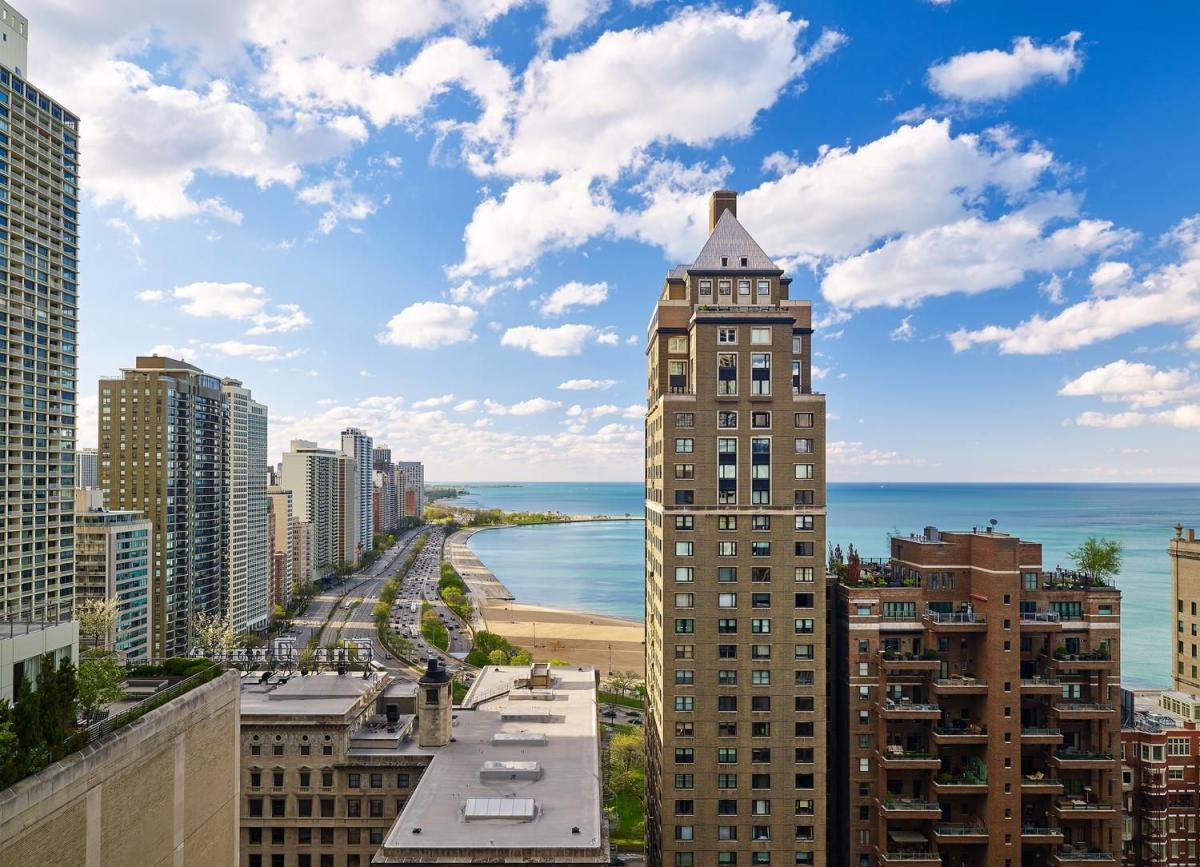 Westin Michigan Avenue with view of Lake Michigan